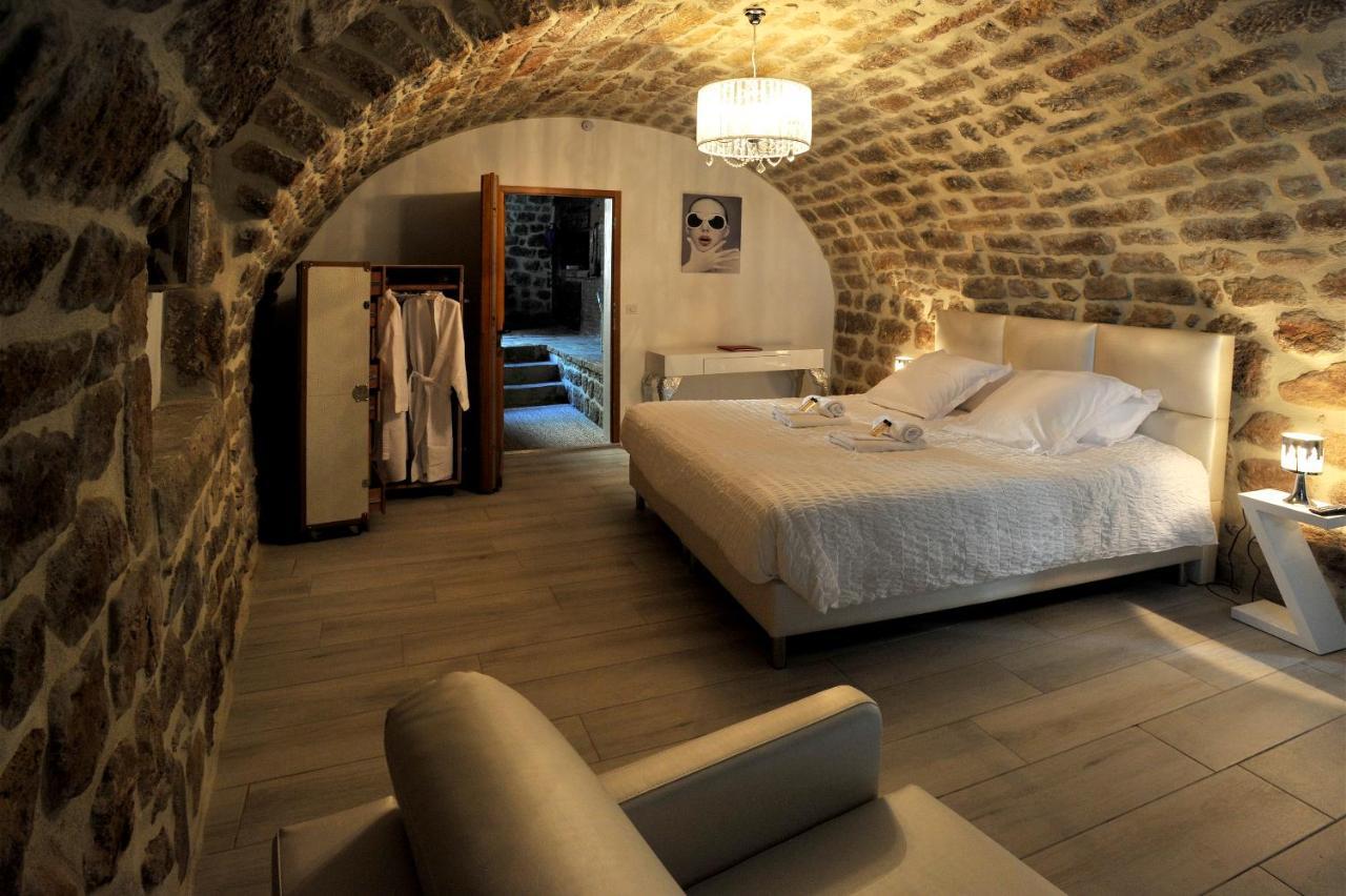 Chambre D'Hote Avec Jacuzzi Sanilhac  エクステリア 写真